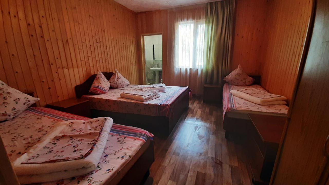 Zolotaya Buhta 10 Hotel Pitsoenda Buitenkant foto