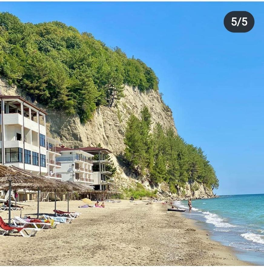 Zolotaya Buhta 10 Hotel Pitsoenda Buitenkant foto