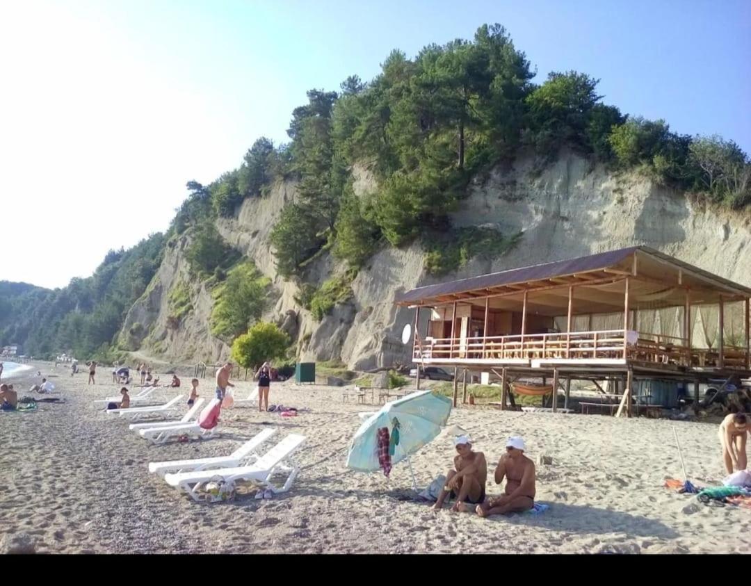 Zolotaya Buhta 10 Hotel Pitsoenda Buitenkant foto